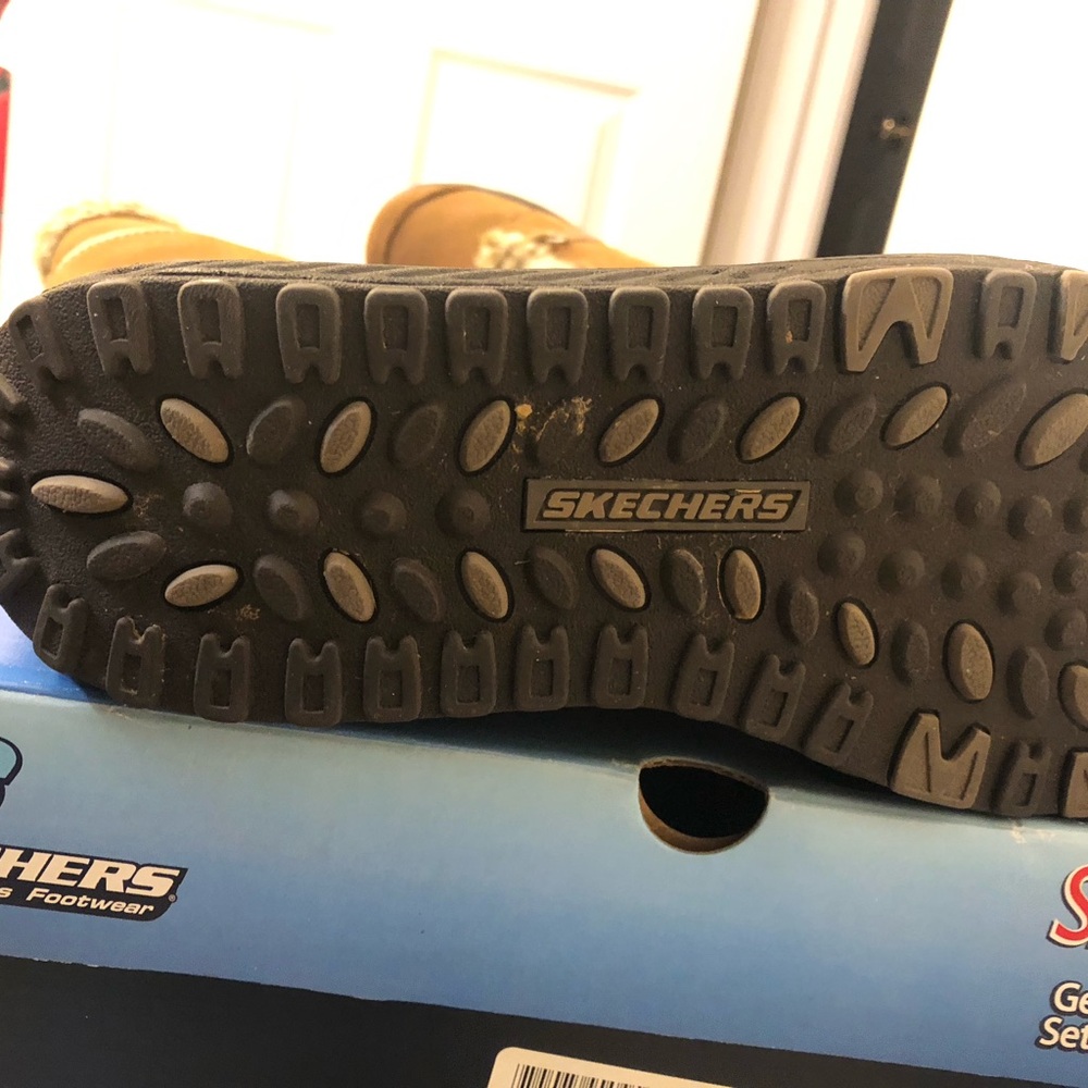 Skechers Shape Ups Fur-Lined Winter Boots - Picture 11 of 14